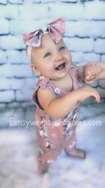 Load image into Gallery viewer, Baby Flower
